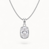 COLLIER AVA